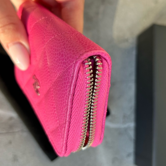 CHANEL Enamel CC Logo Quilted Coin Wallet Card Holder - Picture 5 of 13